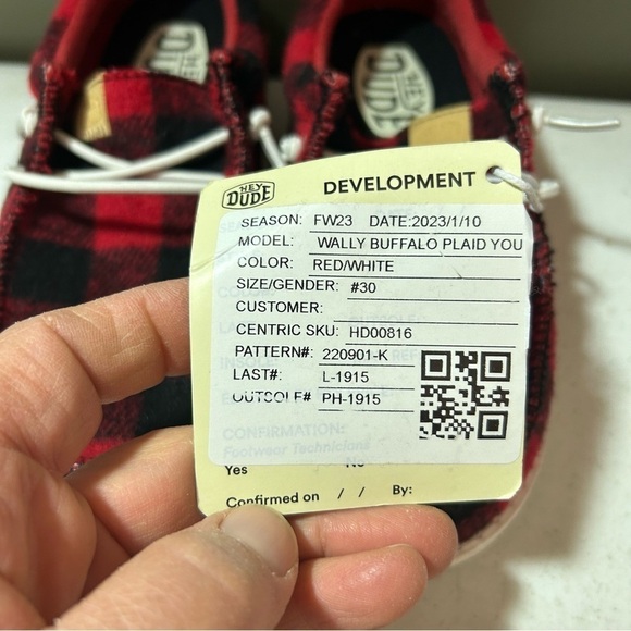 New Hey Dude Youth Wally Slip-on Shoes sz 11 Red Buffalo Plaid Christmas Boy's - Picture 5 of 6